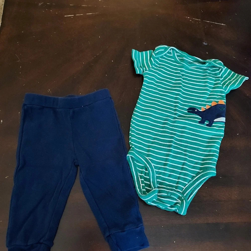 Carter's 2-Piece Striped Bodysuit with Dino and Pant Set in Size 6M